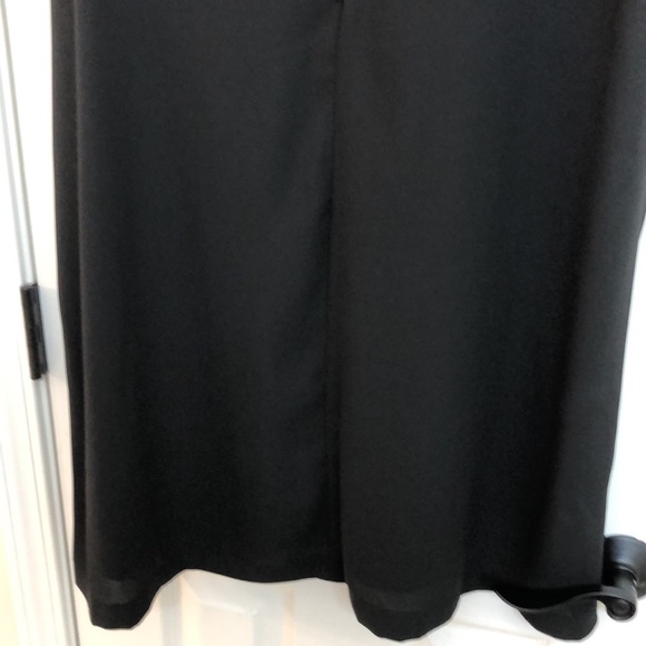 Gorgeous BCBG Shift dress - Picture 5 of 9